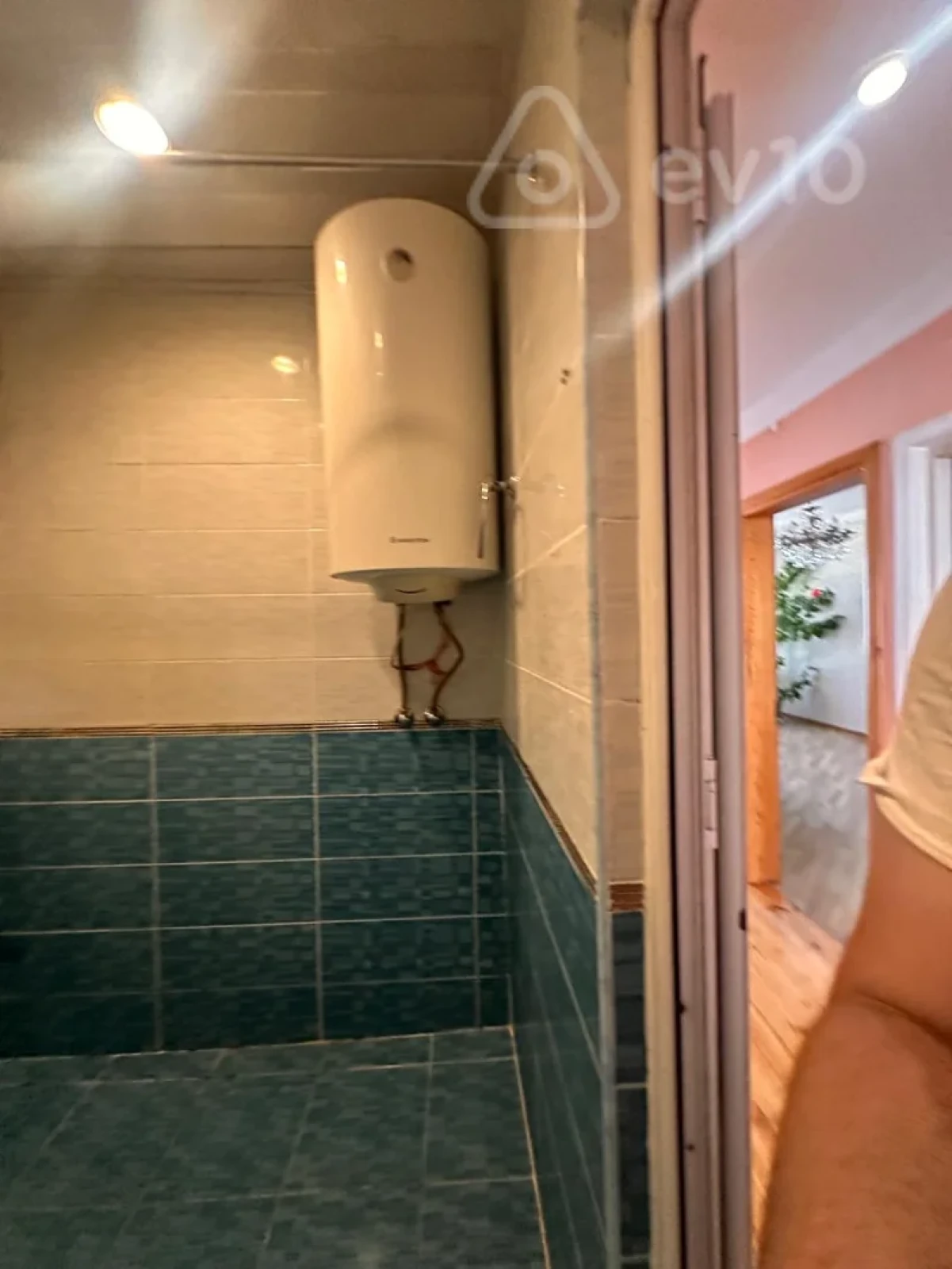 Satılır 2 otaqlı köhnə tikili 55 m²