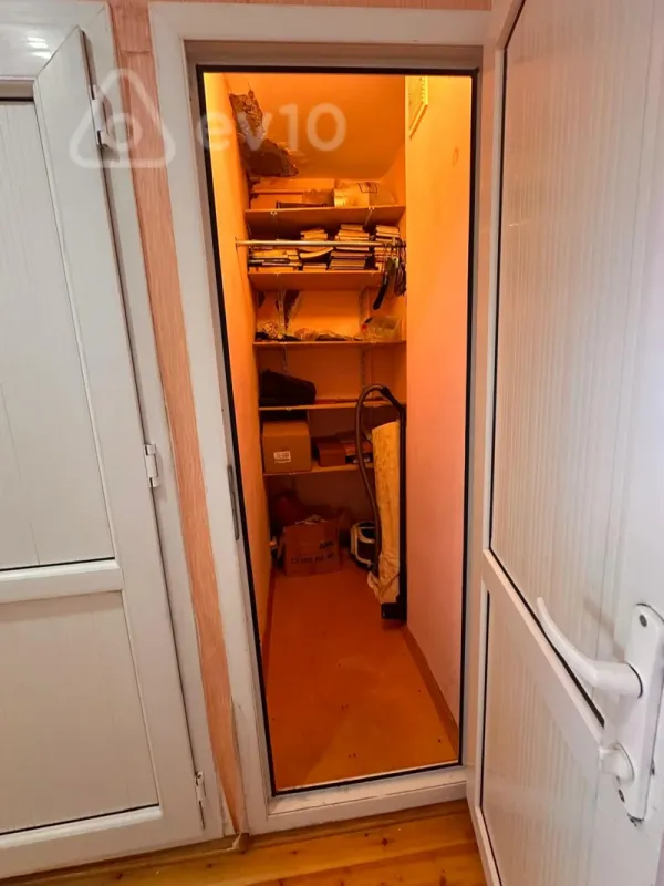 Satılır 2 otaqlı köhnə tikili 55 m²