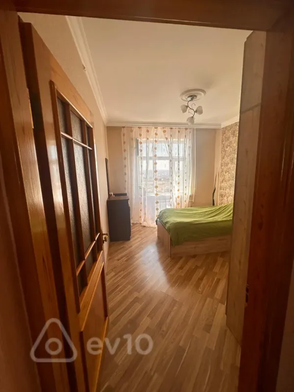 Satılır 2 otaqlı köhnə tikili 55 m²