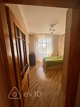 Satılır 2 otaqlı köhnə tikili 55 m²