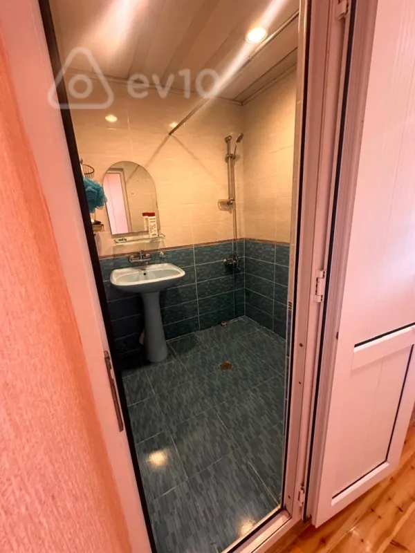 Satılır 2 otaqlı köhnə tikili 55 m²