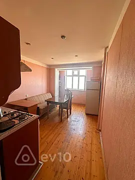Satılır 2 otaqlı köhnə tikili 55 m²