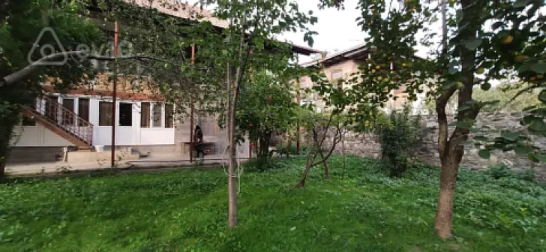 Satılır 6 otaqlı həyət evi 6 m²