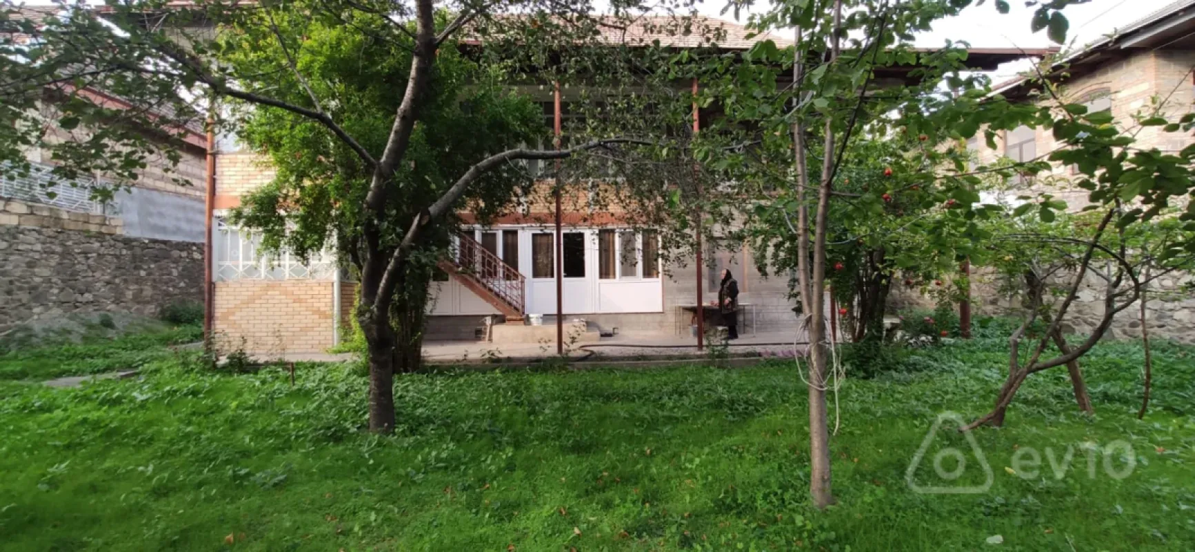 Satılır 6 otaqlı həyət evi 6 m²