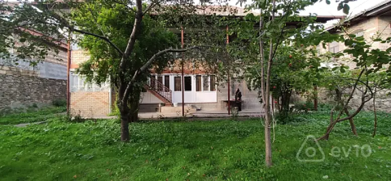 Satılır 6 otaqlı həyət evi 6 m² — Şəki 6 otaq 6.00 m²