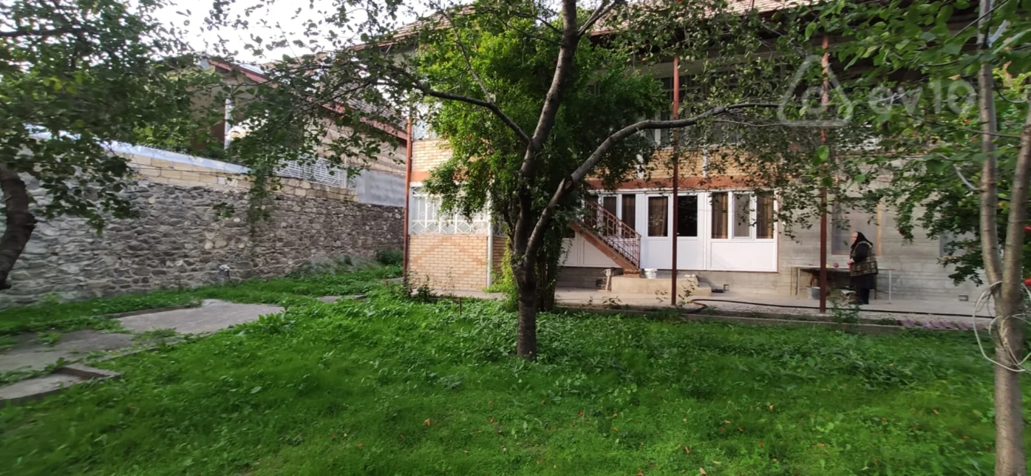 Satılır 6 otaqlı həyət evi 6 m²