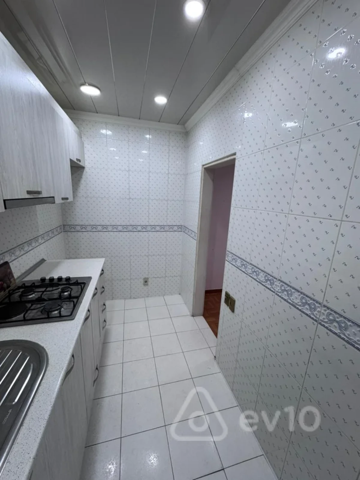 Satılır 2 otaqlı köhnə tikili 60 m²