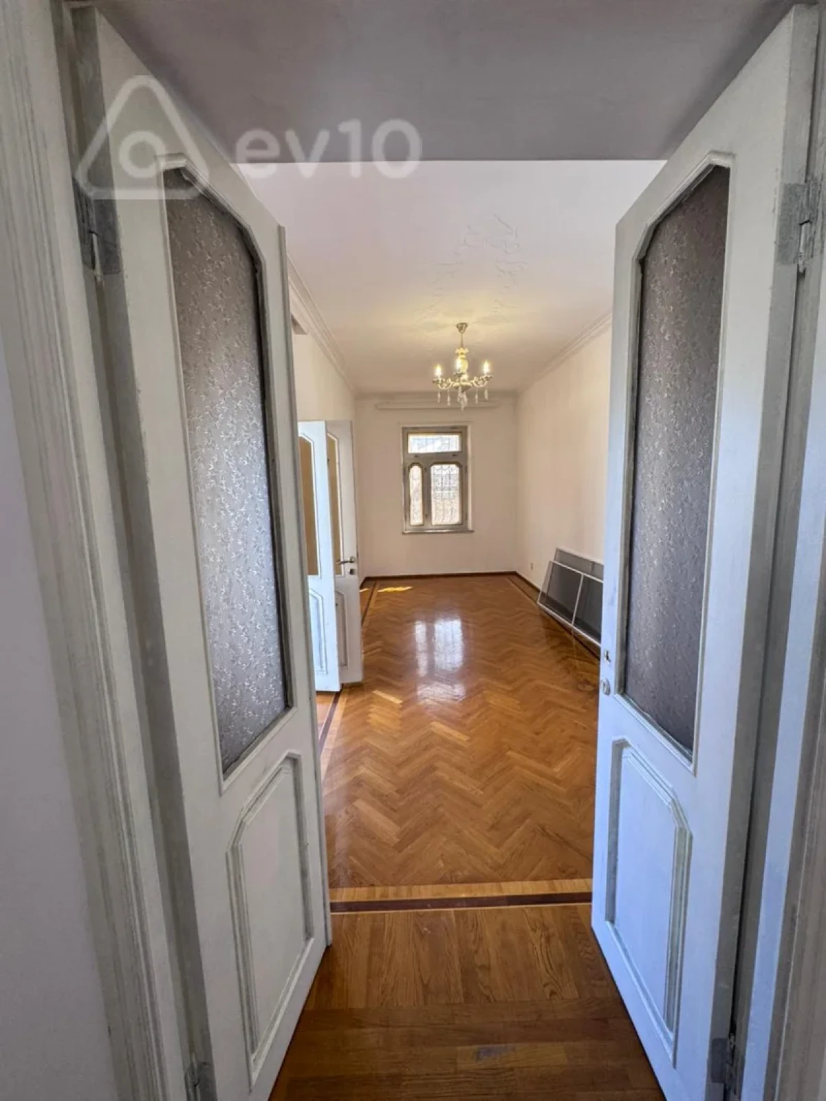 Satılır 2 otaqlı köhnə tikili 60 m²