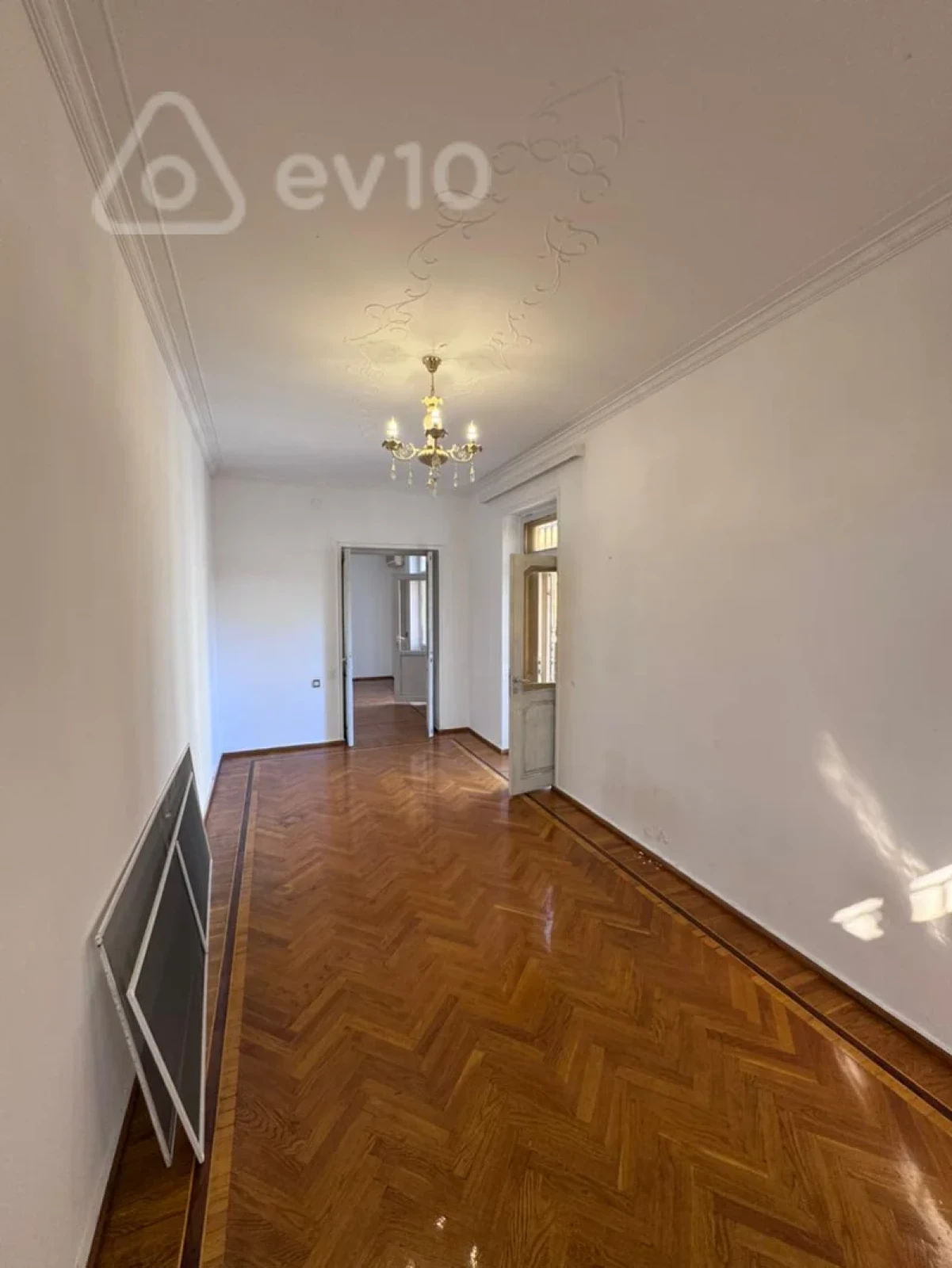 Satılır 2 otaqlı köhnə tikili 60 m²