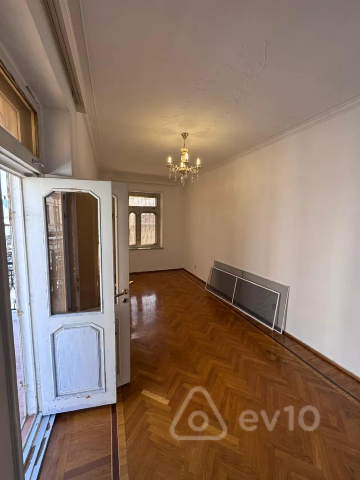 Satılır 2 otaqlı köhnə tikili 60 m²