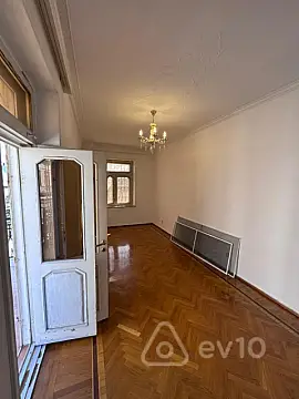 Satılır 2 otaqlı köhnə tikili 60 m²