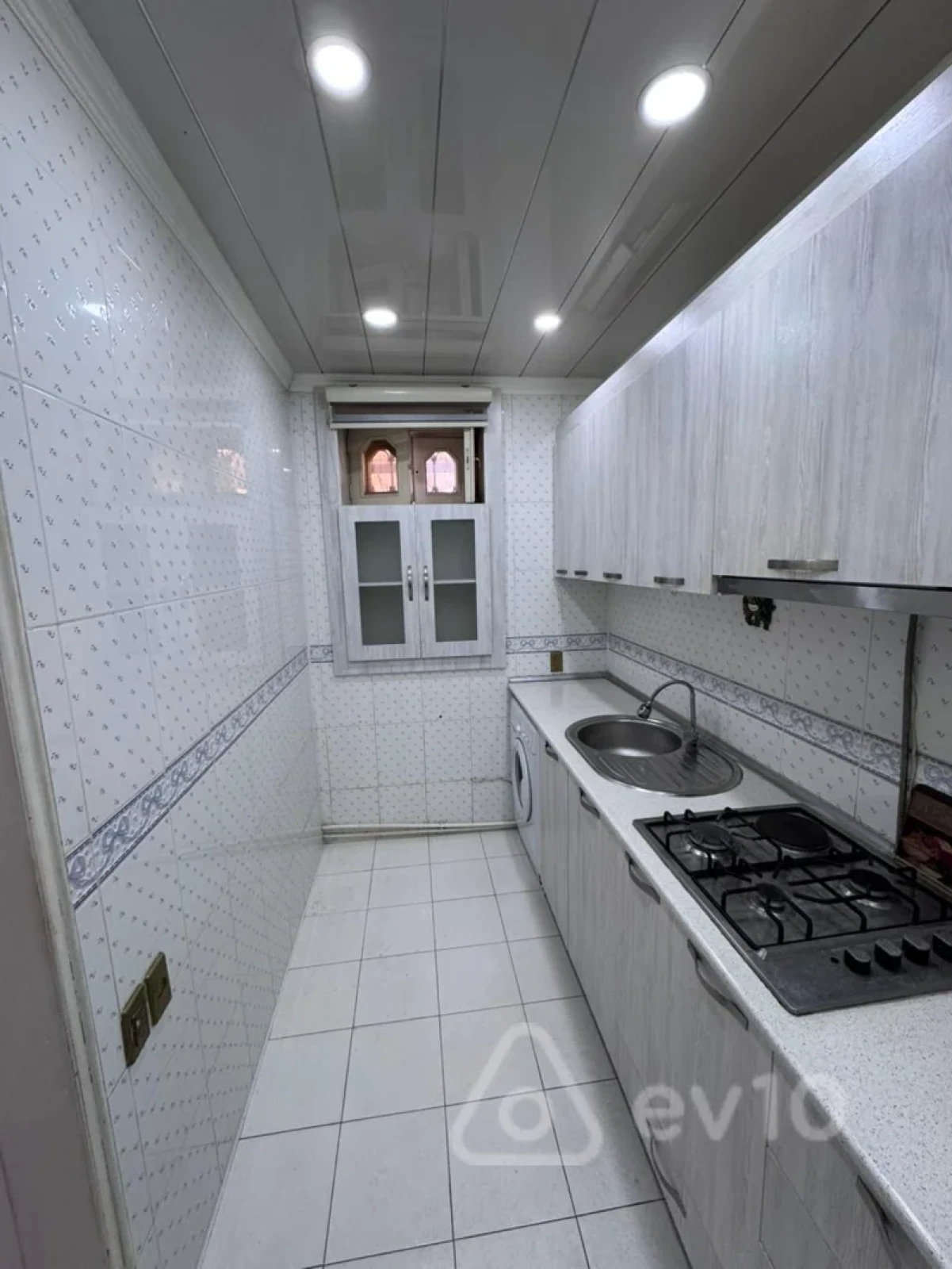 Satılır 2 otaqlı köhnə tikili 60 m²