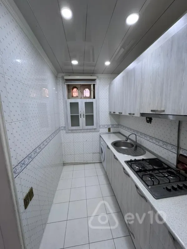 Satılır 2 otaqlı köhnə tikili 60 m²