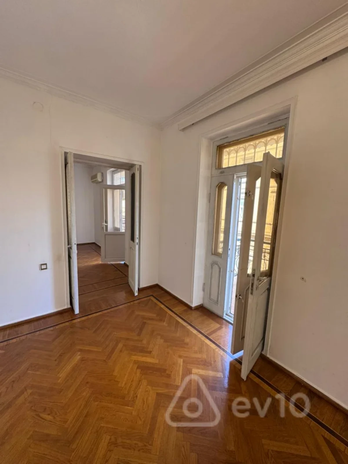 Satılır 2 otaqlı köhnə tikili 60 m²