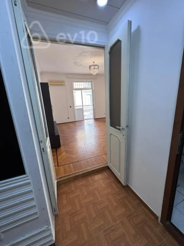 Satılır 2 otaqlı köhnə tikili 60 m²