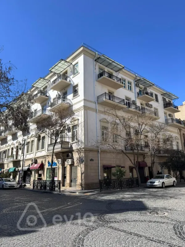 Satılır 2 otaqlı köhnə tikili 60 m²