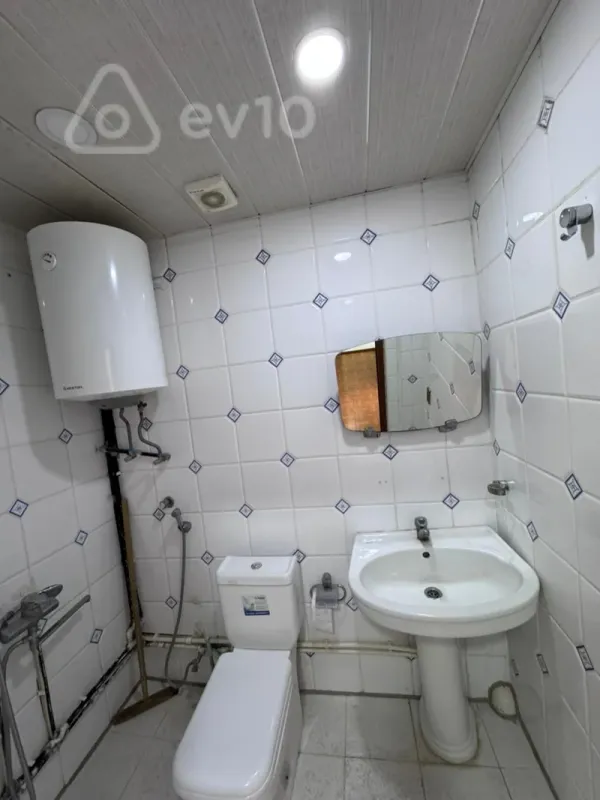 Satılır 2 otaqlı köhnə tikili 60 m²