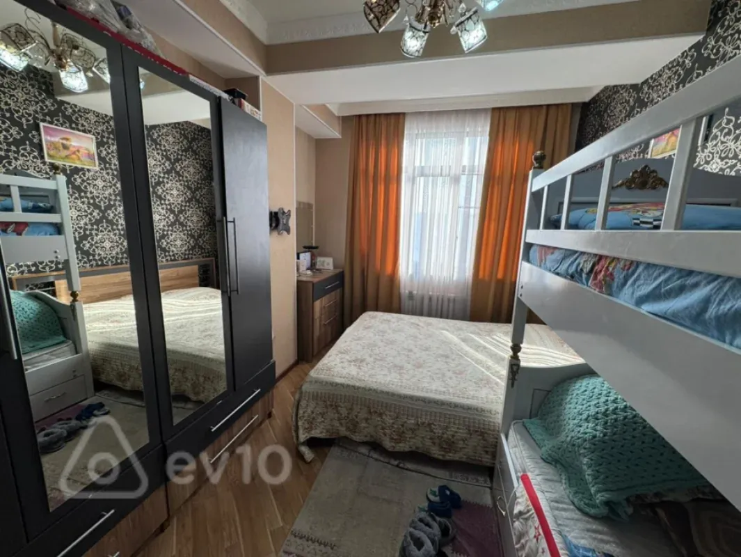 Satılır 2 otaqlı yeni tikili 70 m²
