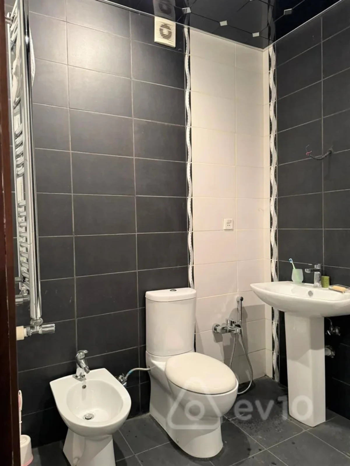 Satılır 3 otaqlı yeni tikili 120 m²