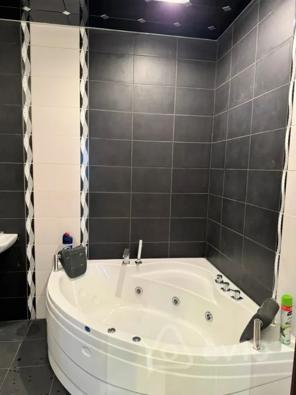 Satılır 3 otaqlı yeni tikili 120 m²