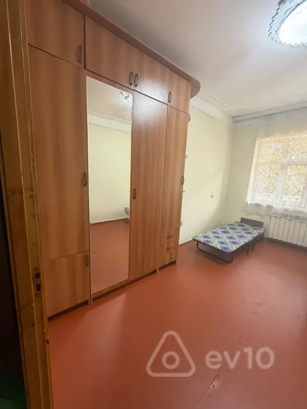 Kirayə verilir 4 otaqlı köhnə tikili 120 m²