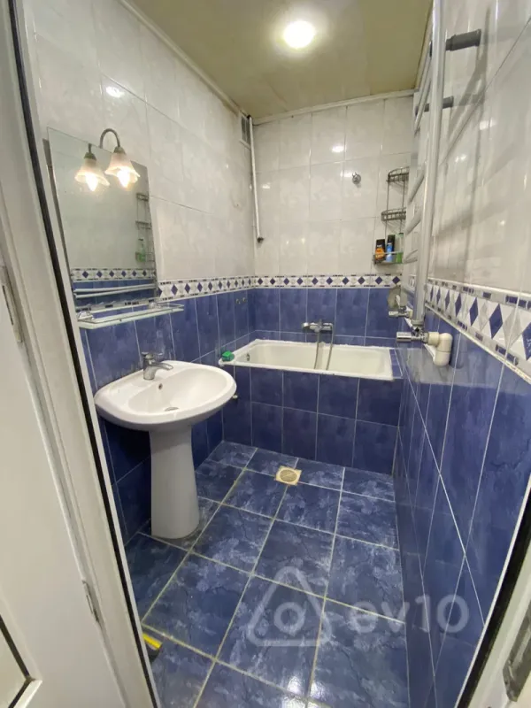 Kirayə verilir 4 otaqlı köhnə tikili 120 m²