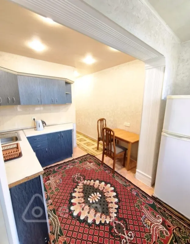 Kirayə verilir 4 otaqlı köhnə tikili 120 m²