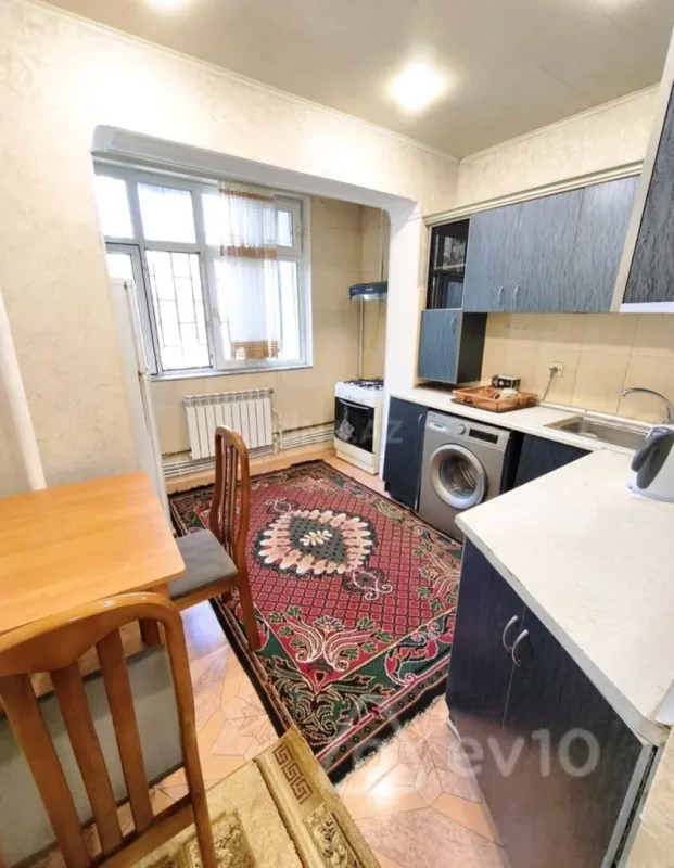 Kirayə verilir 4 otaqlı köhnə tikili 120 m²