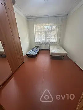 Kirayə verilir 4 otaqlı köhnə tikili 120 m²