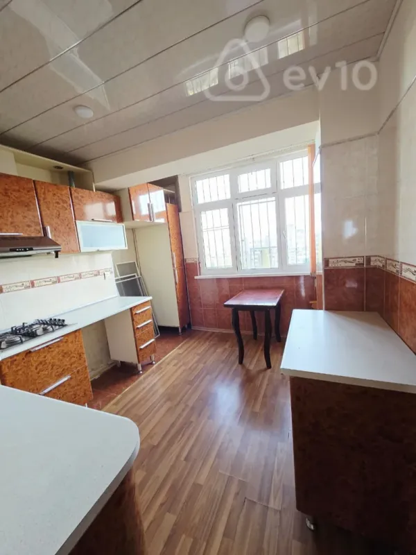 Satılır 3 otaqlı köhnə tikili 85 m²