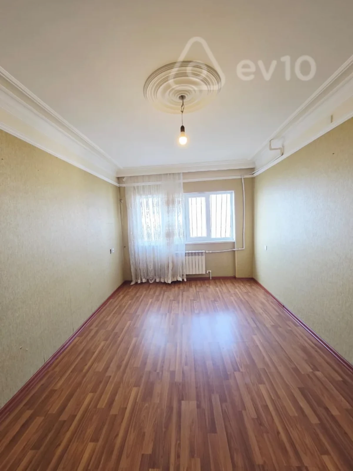 Satılır 3 otaqlı köhnə tikili 85 m²
