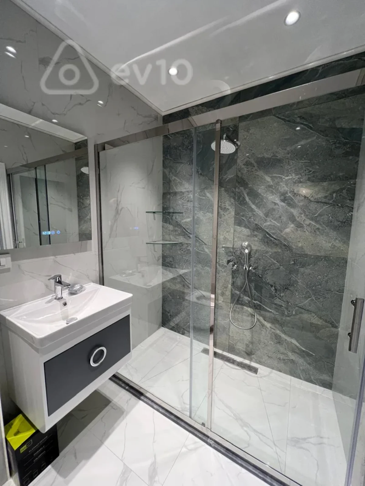 Kirayə verilir 2 otaqlı yeni tikili 80 m²