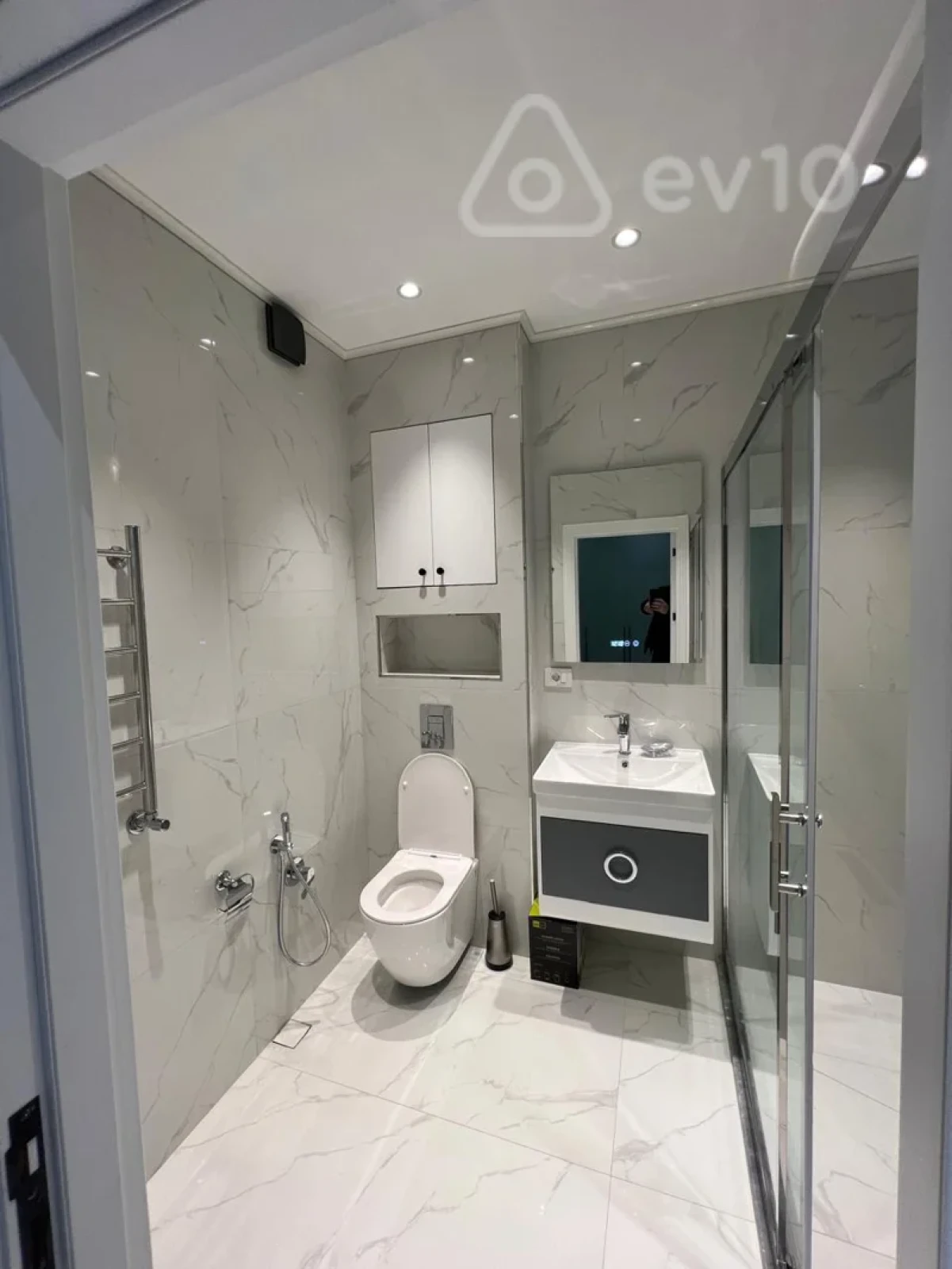 Kirayə verilir 2 otaqlı yeni tikili 80 m²