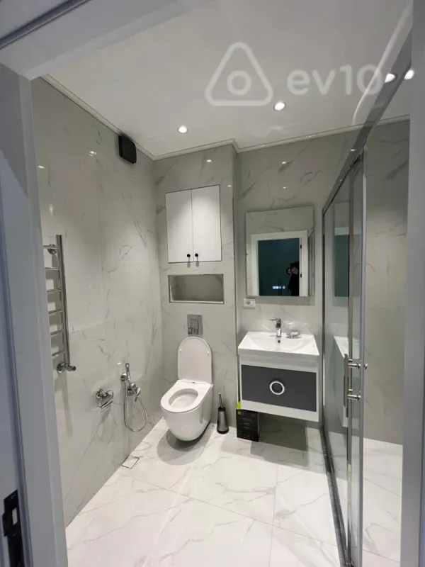 Kirayə verilir 2 otaqlı yeni tikili 80 m²