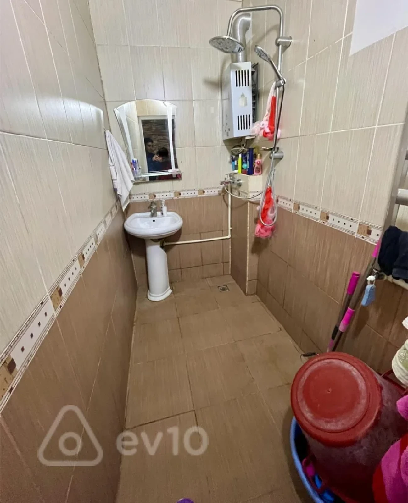 Satılır 2 otaqlı köhnə tikili 65 m²