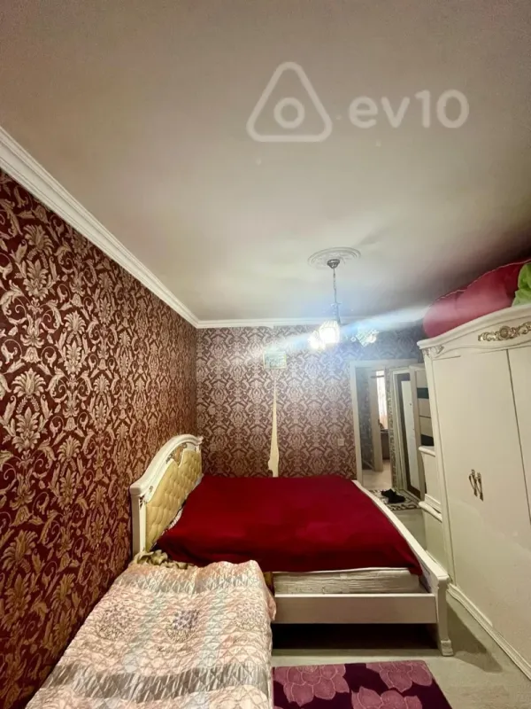 Satılır 2 otaqlı köhnə tikili 65 m²
