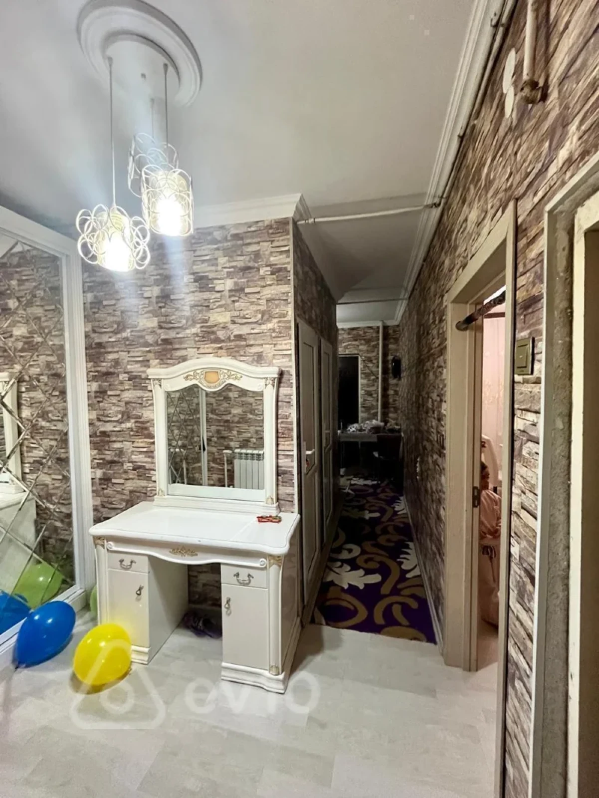 Satılır 2 otaqlı köhnə tikili 65 m²