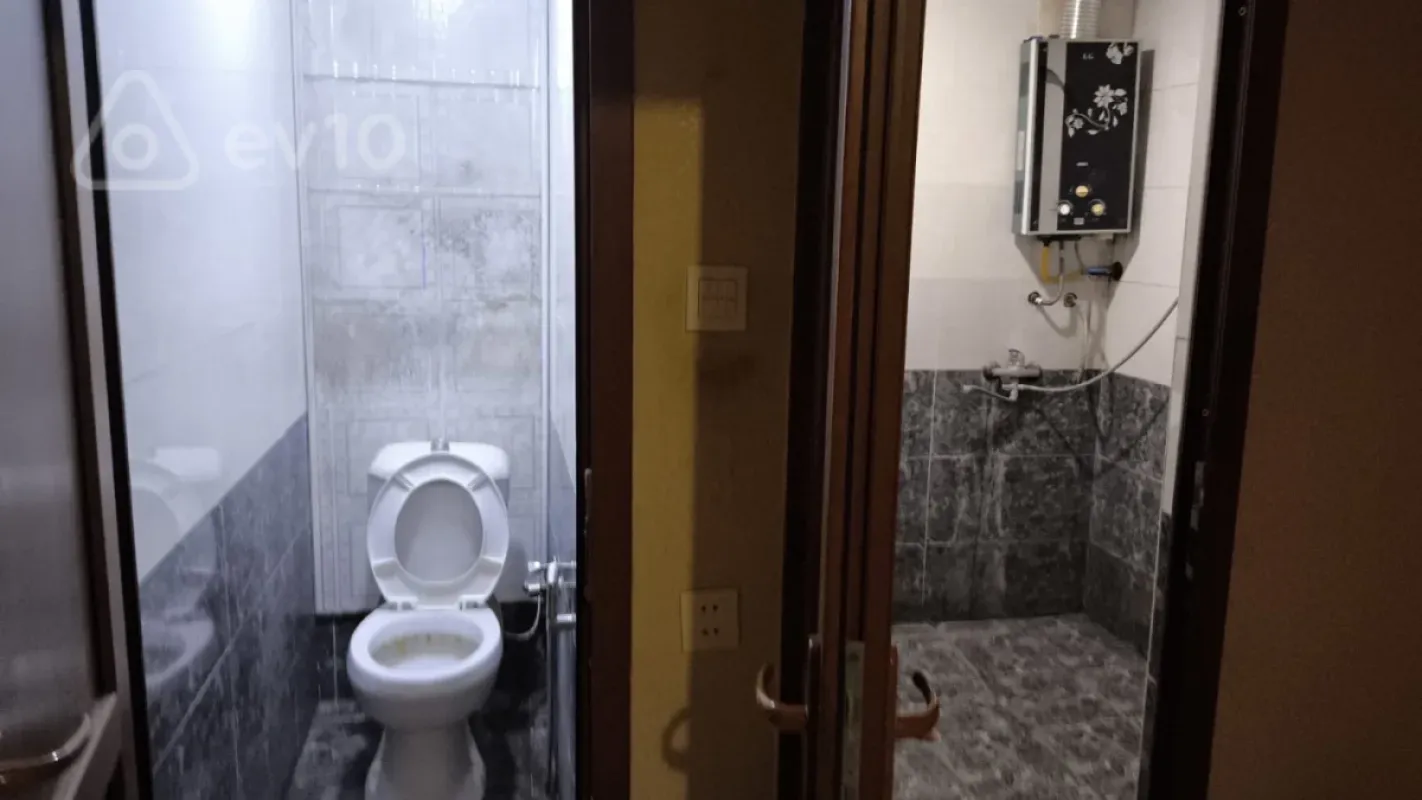 Kirayə verilir 3 otaqlı köhnə tikili 72 m²