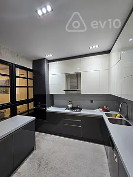 Kirayə verilir 4 otaqlı yeni tikili 150 m²