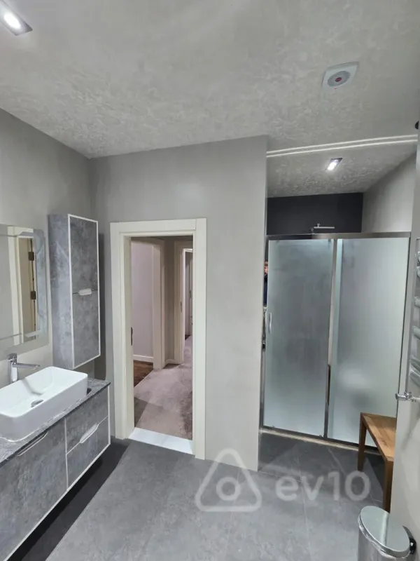 Kirayə verilir 4 otaqlı yeni tikili 150 m²