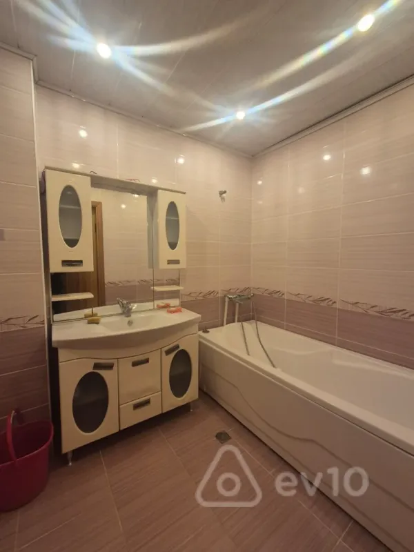 Kirayə verilir 3 otaqlı yeni tikili 90 m²