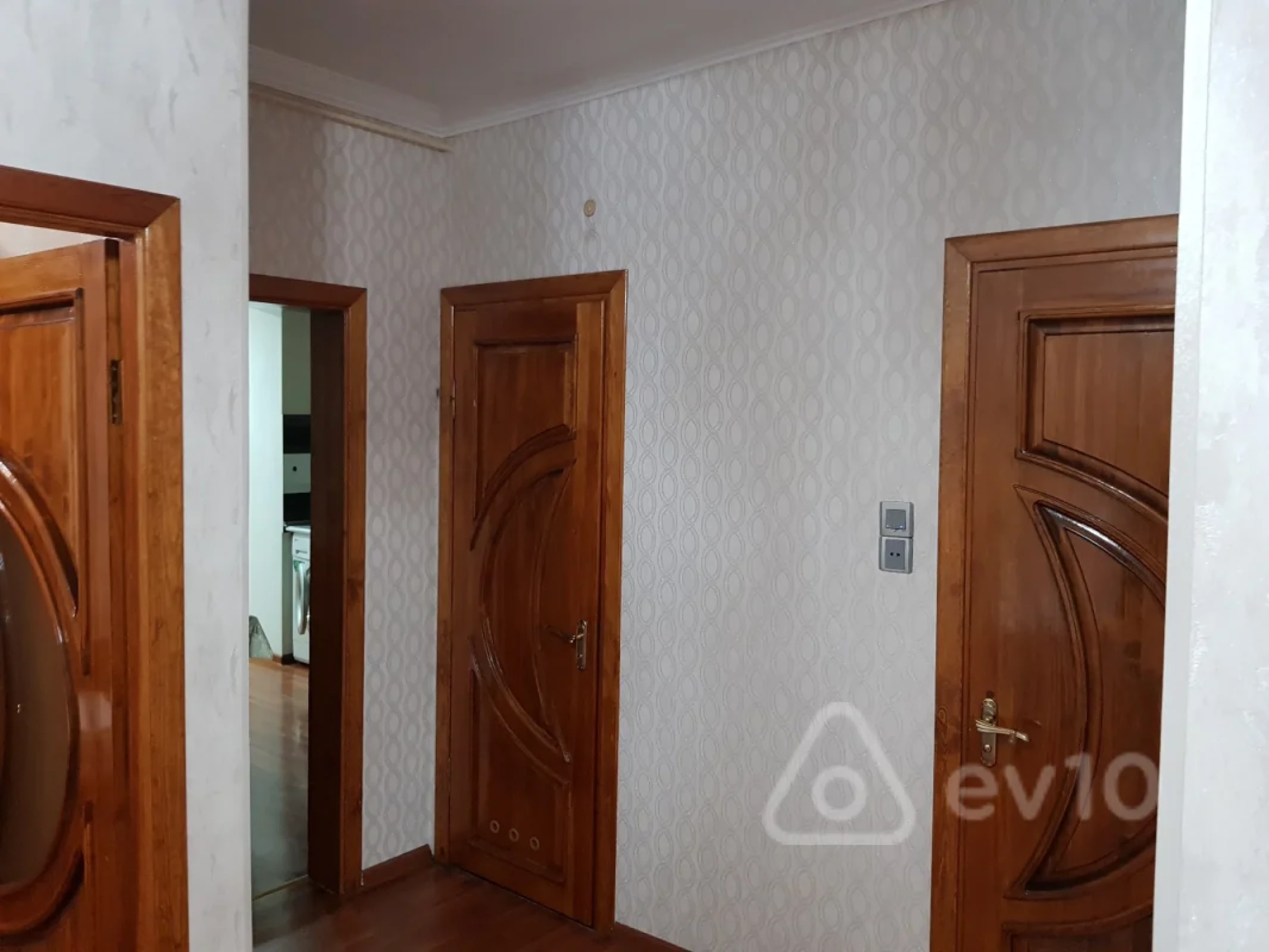 Kirayə verilir 3 otaqlı köhnə tikili 80 m²