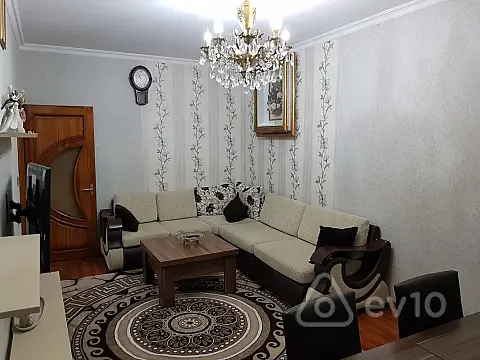 Kirayə verilir 3 otaqlı köhnə tikili 80 m²