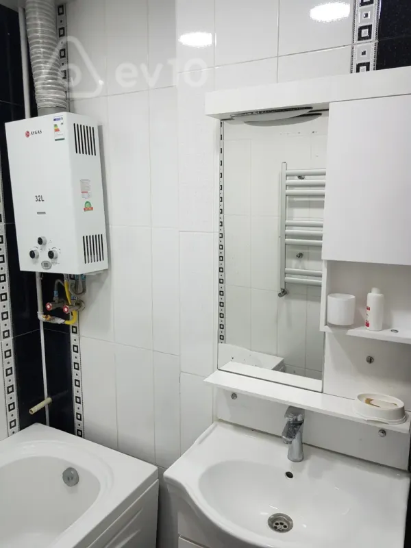 Kirayə verilir 3 otaqlı köhnə tikili 80 m²