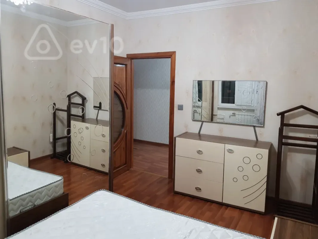 Kirayə verilir 3 otaqlı köhnə tikili 80 m²