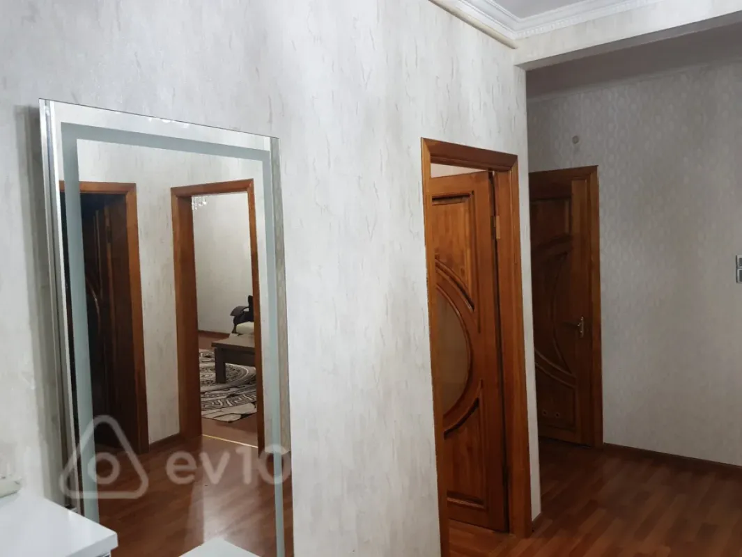 Kirayə verilir 3 otaqlı köhnə tikili 80 m²