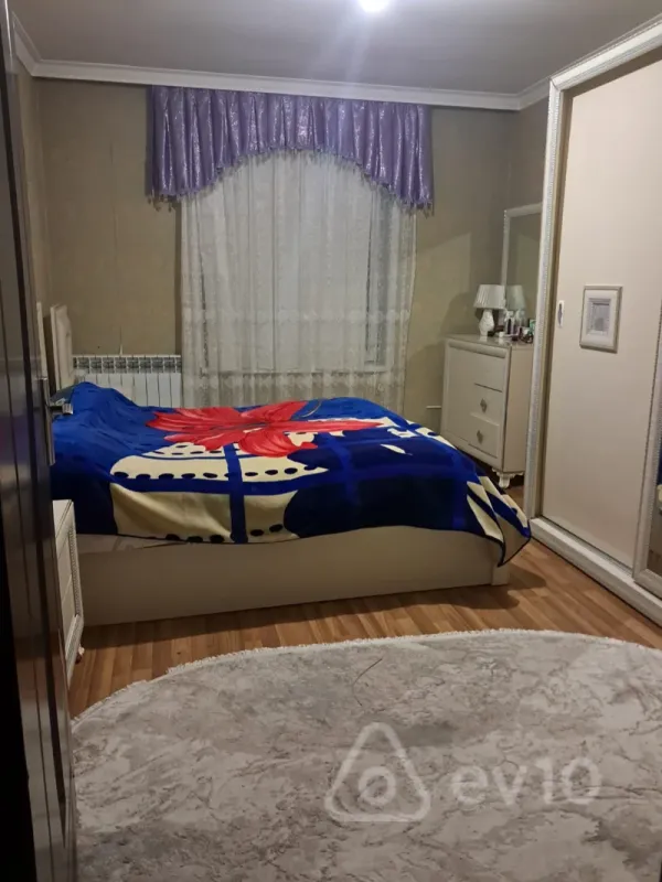 Kirayə verilir 3 otaqlı köhnə tikili 70 m²