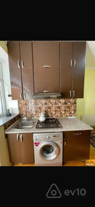 Kirayə verilir 2 otaqlı köhnə tikili 94 m²