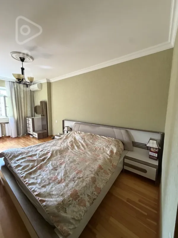 Satılır 3 otaqlı köhnə tikili 82 m²