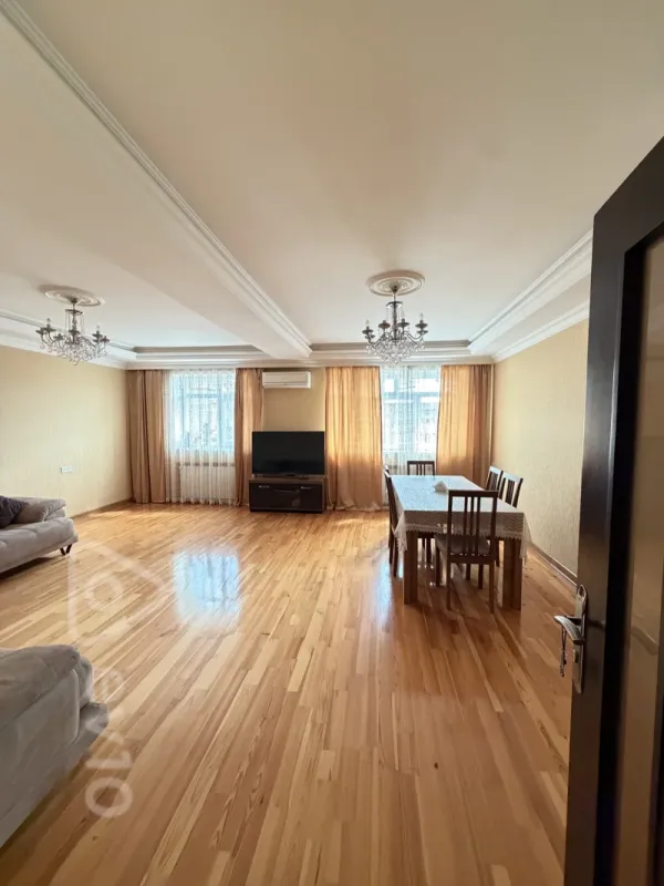 Satılır 3 otaqlı köhnə tikili 82 m²